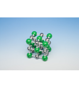 Model - Chlorid sodný NaCl (menší Na+/väčší Cl-)